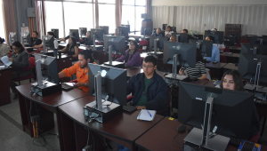 Investigadores, docentes y estudiantes participantes en la actividad.
