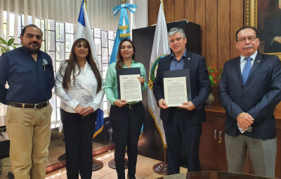 Mtro. Hugo Rivera, Secretario Académico FIUSAC, Inga. Marcia Véliz, Jefa de Planificación, FIUSAC, Decana de la FIUSAC, Inga. Anabella Córdova, Dr. Félix Aguilar, Director DIGI y Mtro. Pedro Saravia, Director ERIS.